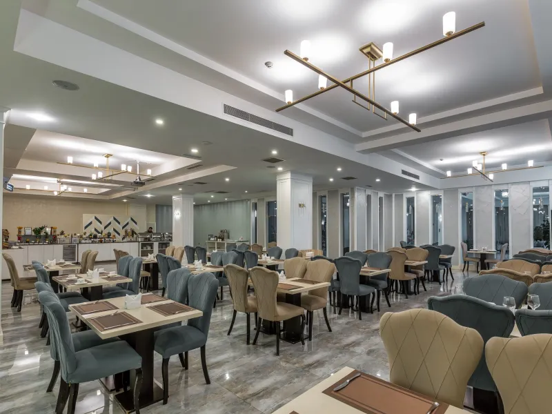 Breakfast & Daily Dining